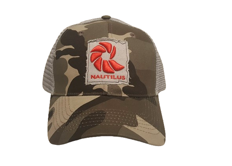 Nautilus Logo Trucker-keps - Grey Ghost, perfekt för fiskeresor. Röd nautilussnäcka och NAUTILUS-tryck framtill.
