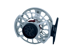 Nautilus X flugrulle med svart handtag, öppen ram och MIAMI USA-gravyr - perfekt för fiskesan.